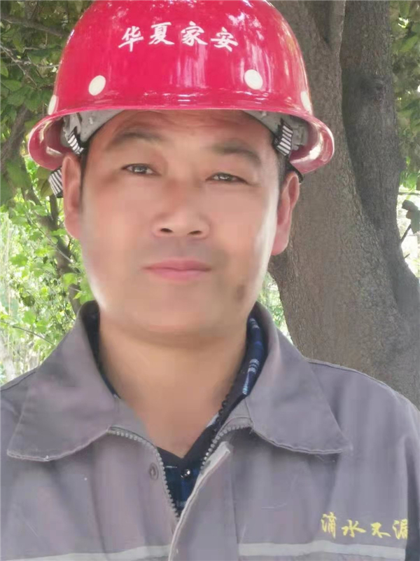 事業(yè)一部部長(zhǎng)（兼濟(jì)民工程隊(duì)負(fù)責(zé)人）：張循軍